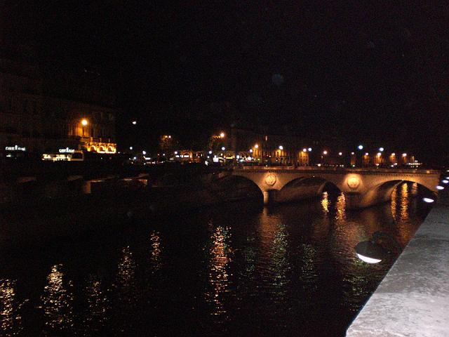 16 Paris-by-night Pont Saint Michel 01.jpg